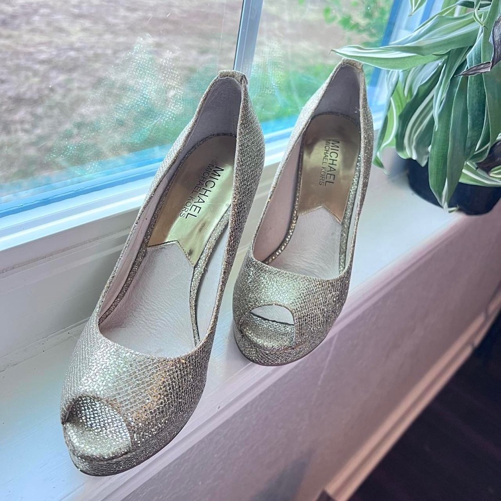 Gold sparkly heels pumps sandals with toe peephole 🧚🏻‍♂️